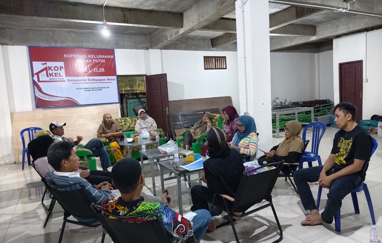 Pertemuan Anggota Koperasi Kelurahan Merah Putih Baru Ilir di Balikpapan Barat.