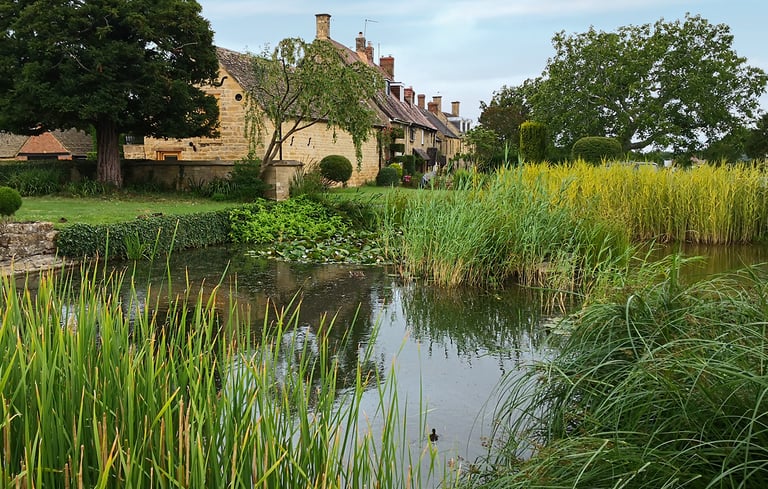 a photo of the village pond in Willersey, Gloucestershire with cottages beyond