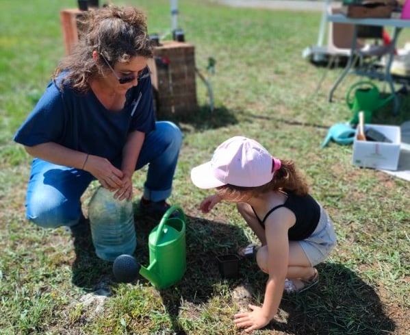 importance de l'éducation à l'environnement dès le plus jeune âge pour sensibiliser aux pratiques 