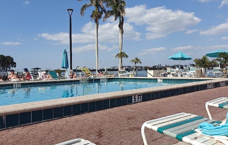 Pool and fishing pier at palm Bay Club siesta key