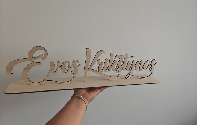 krikstynu uzrasas su vardu ispjautas is faneros