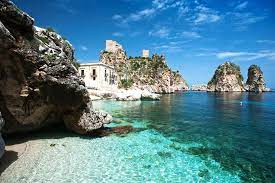 Spiaggia Di Faraglioni