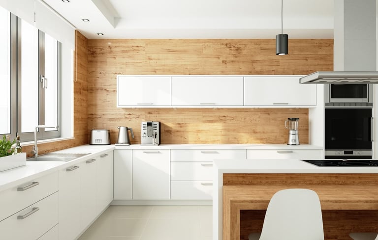 cuisine-appartement-avec-ilot-blanche