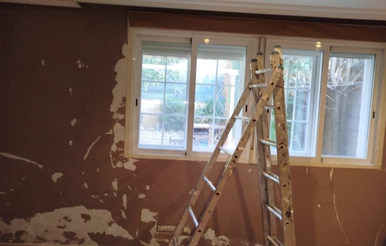 antes y después del salón pintado en Rivas Vaciamadrid