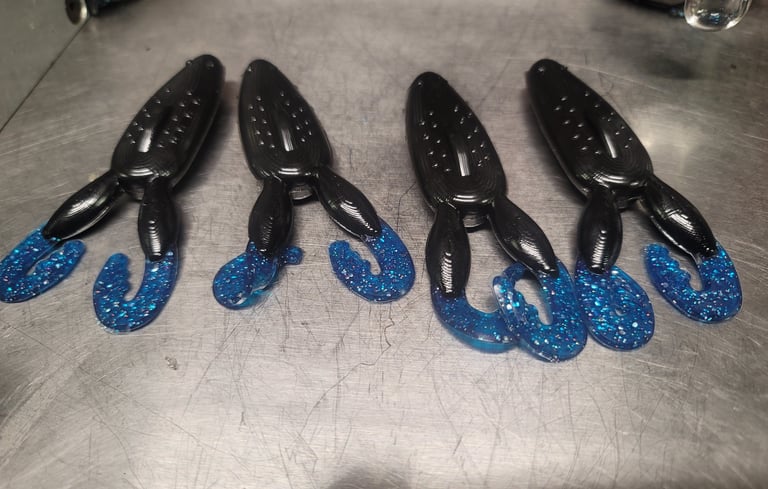 Commando Frog Black body and Brue feet