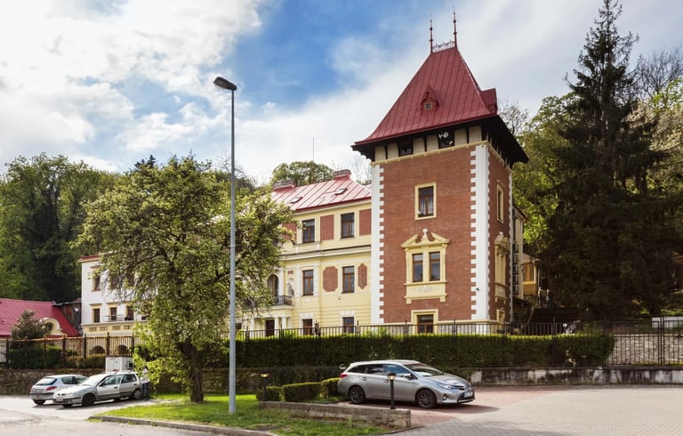 Hlubočepský zámek (DOBITO office)