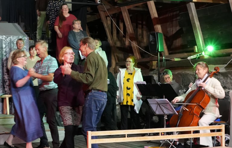 Mukaansa tempaava musiikki saa kuorolaisetkin tanssahtelemaan