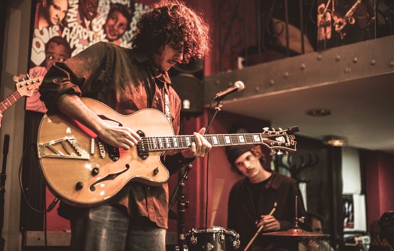 portrait d'un guitariste de jazz