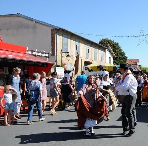 Animation du marché de Boulogne-sur-Gesse(31)