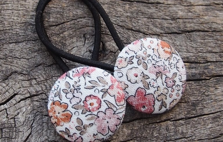 gumki do włosów w kwiaty