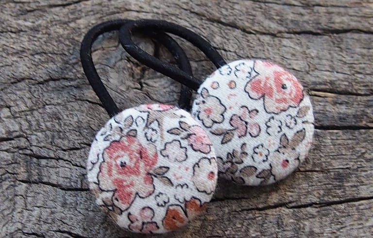 gumki do włosów w kwiaty