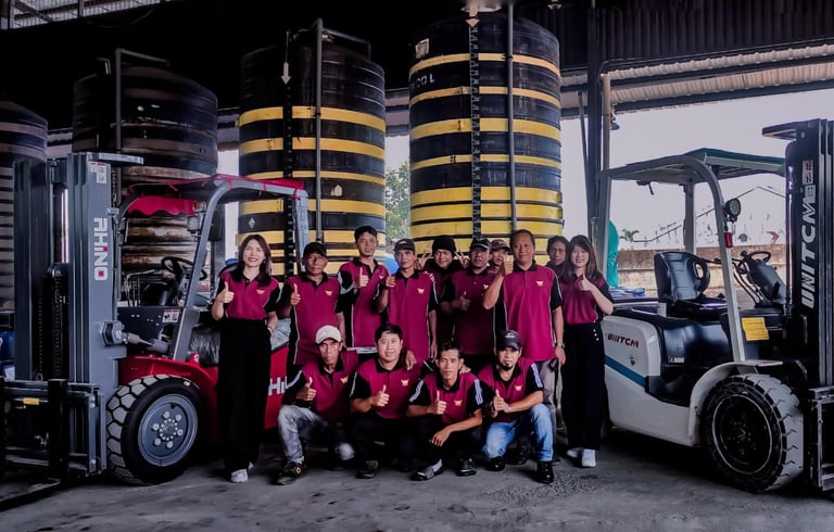 foto seluruh karyawan gudang