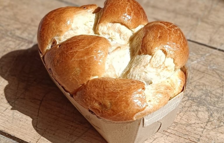 une brioche tressée artisanale