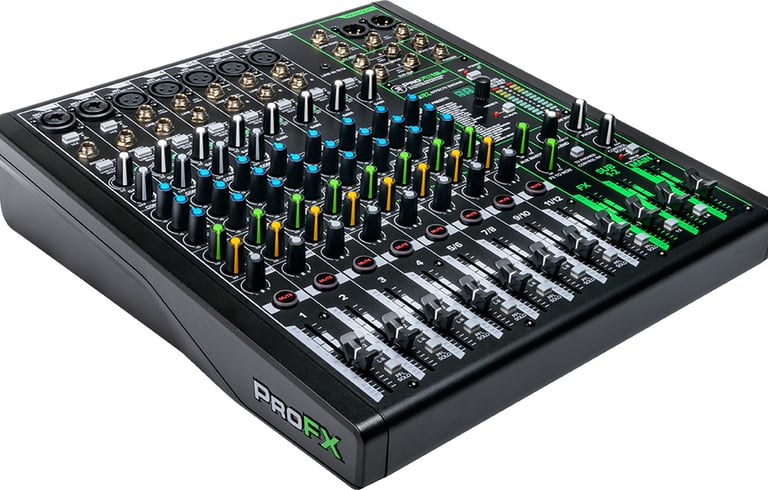 Mesa de mezclas analógica Mackie ProFX12v3 vista en perspectiva derecha