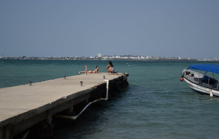 girls taking photos Cartagena