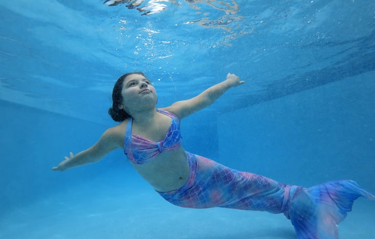 Underwater mermaid photoshoot 