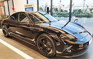 Porsche taycan berline electrique noire location voiture agadir aeroport-almasssira