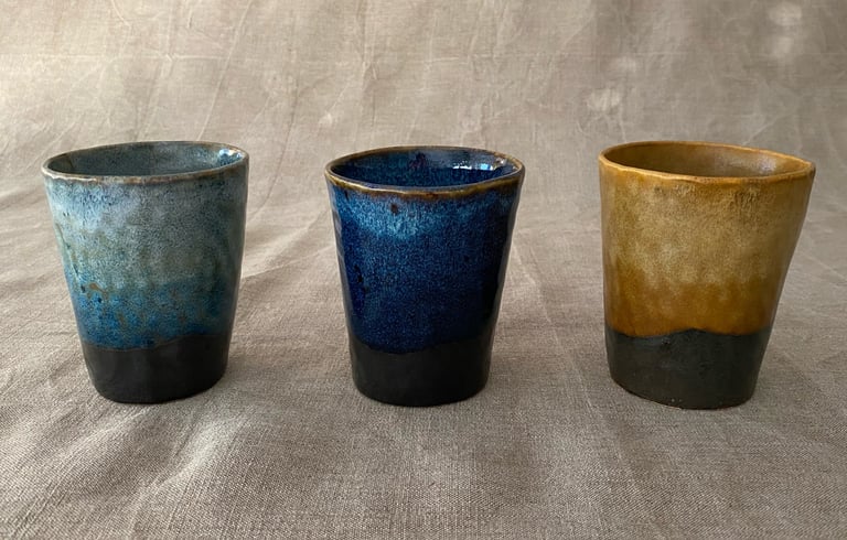 série de gobelets martelés