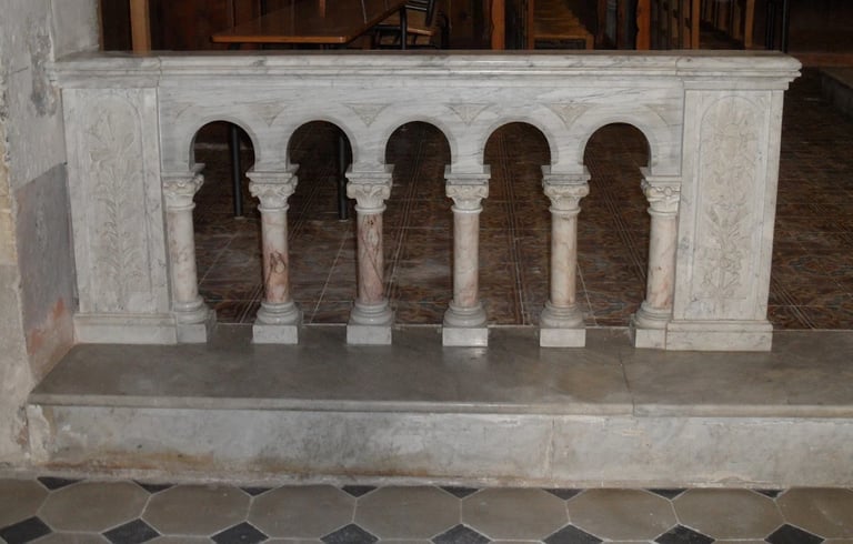 colonnes et arches - taille de pierre - Pézenas - Hérault 