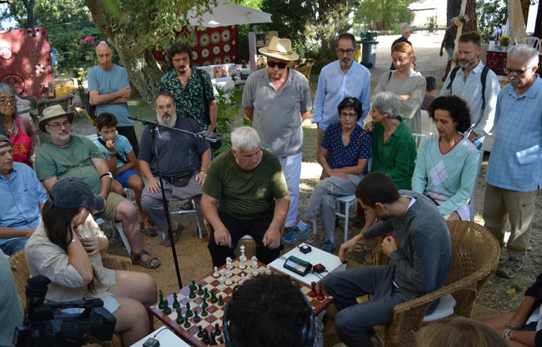 Final Campeonato Internacional Quaternity en Arcos Los finalistas jugando tablero de Quaternity 2024