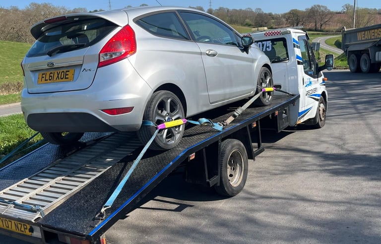 alt="Car being securely transported across Worcestershire"