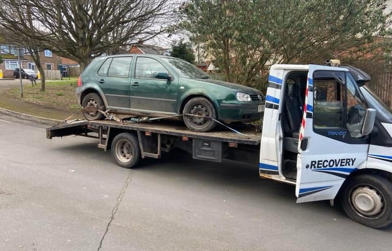 alt="Scrap car being collected from driveway in Malvern Link"