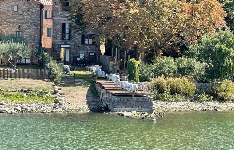 Croisière sur le lac Trasimène depuis l'Isola Maggiore, activité de teambuilding au départ du Domain