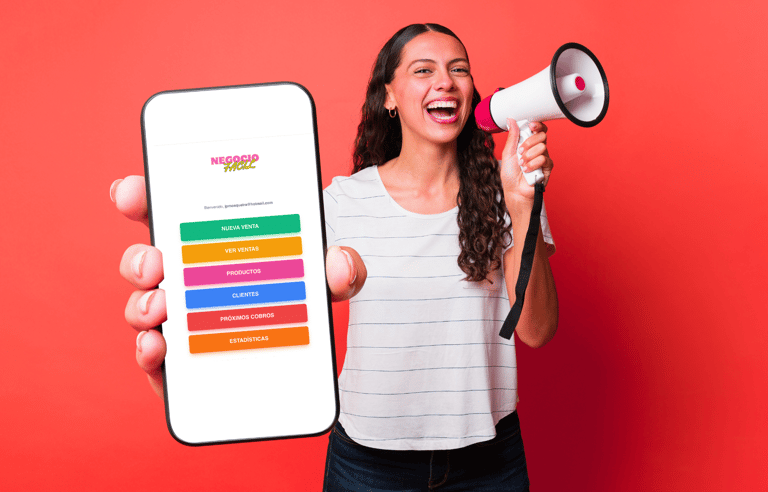 Chica promocionando APP de Negocio Fácil