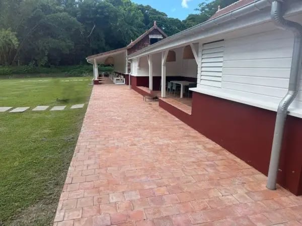 Terrasse terre cuite 28x28cm à la Martinique