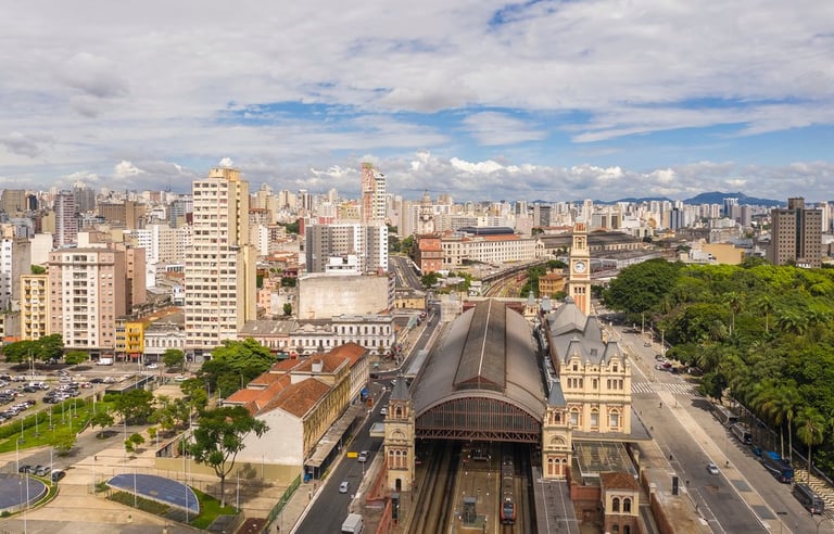 Panorama urbano com alta densidade e prédios do bom retiro