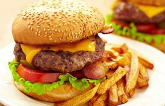 Hamburguesa Con Papas a la francesa, Deli Pizza Cajamarca