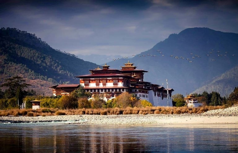 The_Majestic_Punakha_Dzong_with_Glacial_Water_in_the_Front
