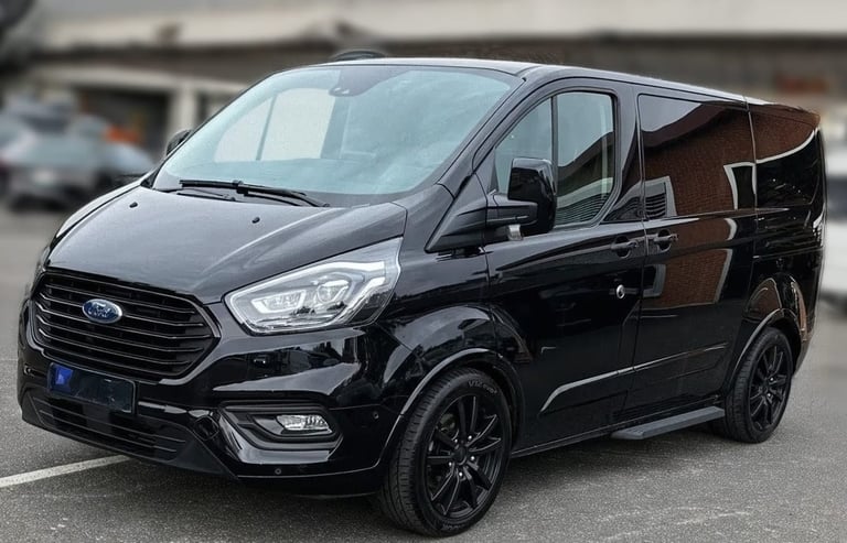 van premium 7 locuri Ford Tourneo pentru transfer aeroport OTP