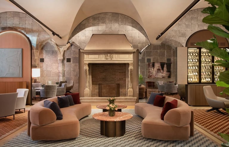 Four Seasons Hotel Milan – Cozy lounge with fireplace