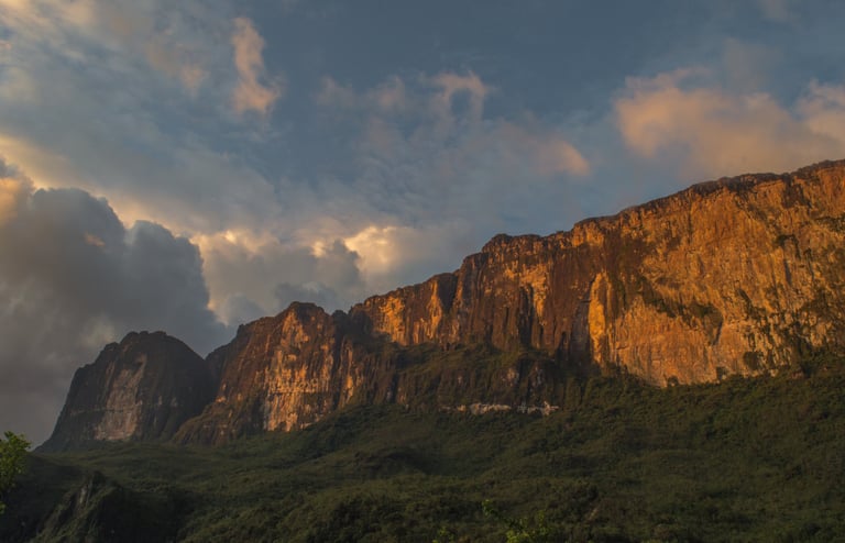 Atardecer en la pared del Tepuy Roraima