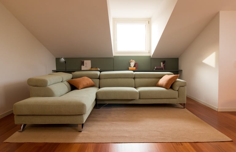 Giulia Sbrogiò | designer - casa - salotto - soggiorno- casa nuova - casa verde - samoa - divani samoa - boiserie - interni