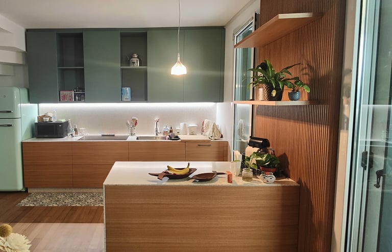 Giulia Sbrogiò | designer - isola- cucina con isola - isola cucina - boiserie a listelli - boiserie - cucina su misura