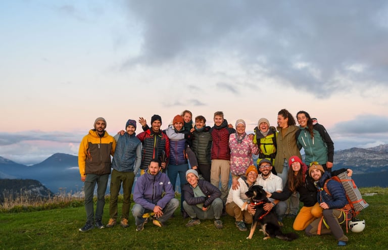 Photo de groupe de l'association slackestbeau à la fin de son premier mini festival d'highline au Parmelan