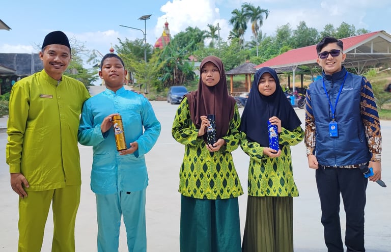 SD Juara Batam Harumas Berbagi PT Usaha Kiat Permata CSR