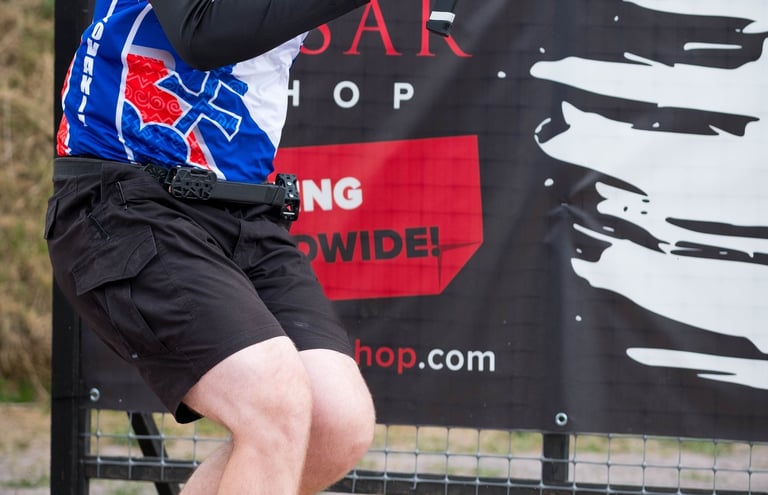 Pavol Zencar schießt seine Grand Power Stribog RSR A3 G beim World Shoot 2025