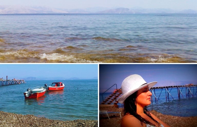Autora na praia em Corfu, com diferentes ângulos mostrando o mar azul-turquesa.