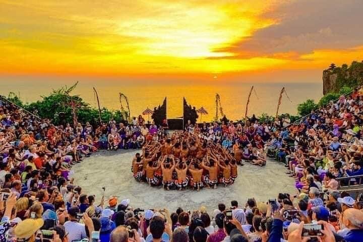 Uluwatu- Sunset Kecak Dance