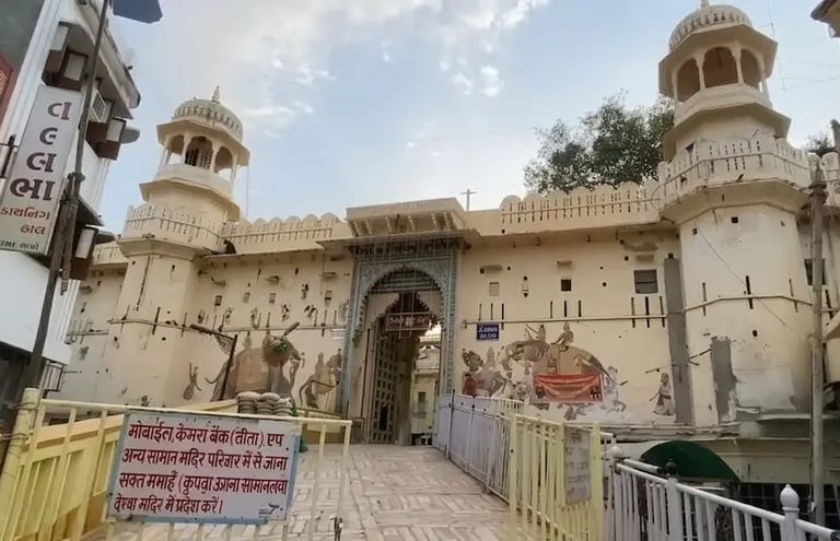 Entrance gate of Shrinathji Temple Haveli in Nathdwara, a revered pilgrimage site dedicated to Lord Krishna.