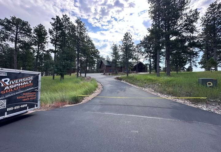 Asphalt seal coating