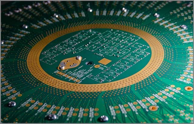 Key considerations in HDI PCB design and manufacturing by Omini for optimal performance.