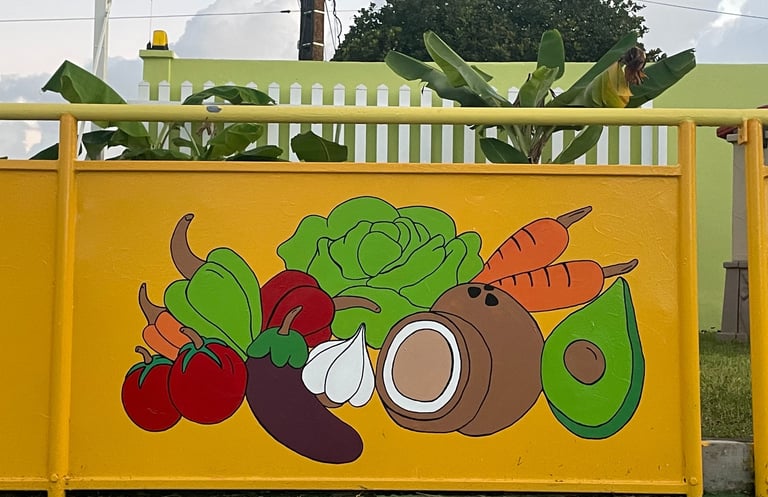 Peinture décorative représentant des légumes Guadeloupéens, crèche