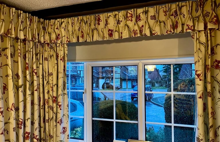 Soft pelmet with stitched pleats