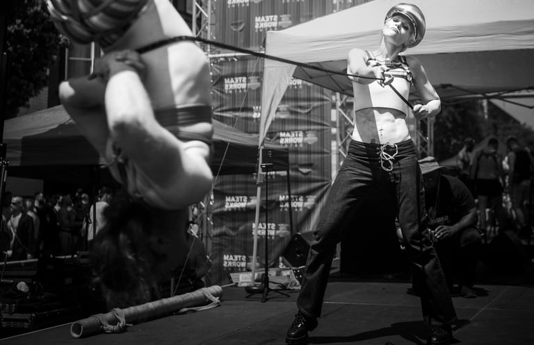 rope bondage permofrmance