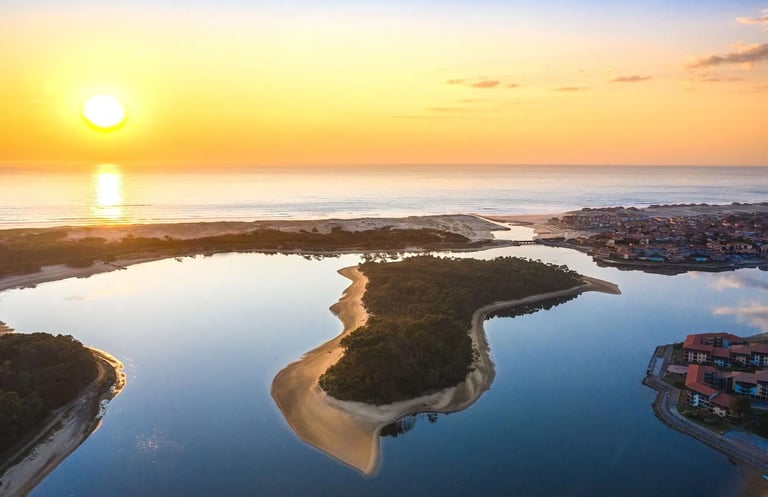 photo de Vieux-Boucau avec vu sur l'océan et le lac Marin