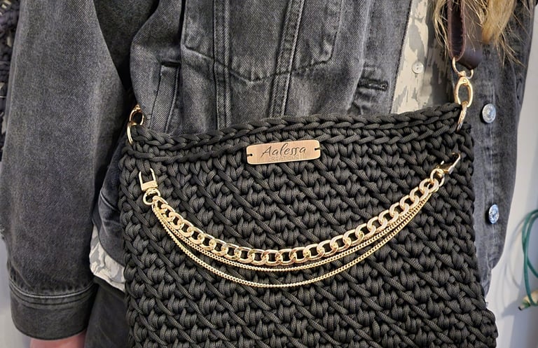 Sac à main fait au crochet unique personnalisé style fait main France artisan tendance  Sacs a main 